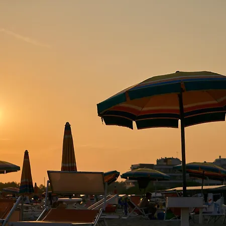 Enjoy The Breeze In Our Colorful Flat Apartment Bibione
