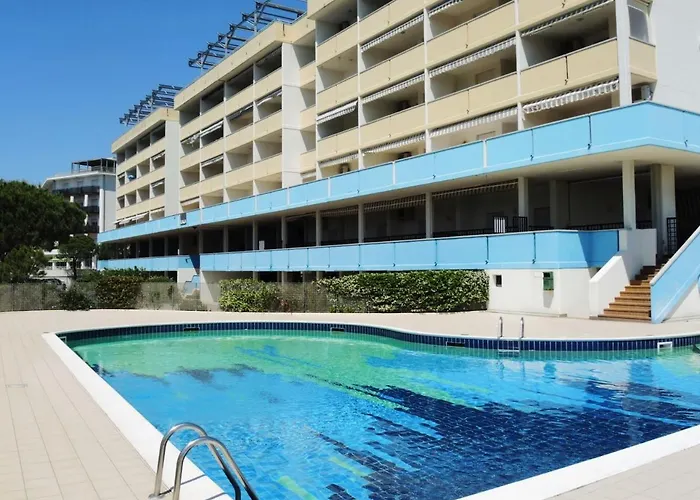 Enjoy The Breeze In Our Colorful Flat *