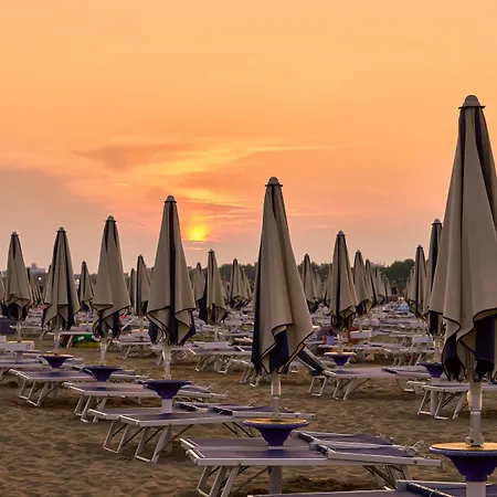 Enjoy The Breeze In Our Colorful Flat Διαμέρισμα Μπιμπιόνε
