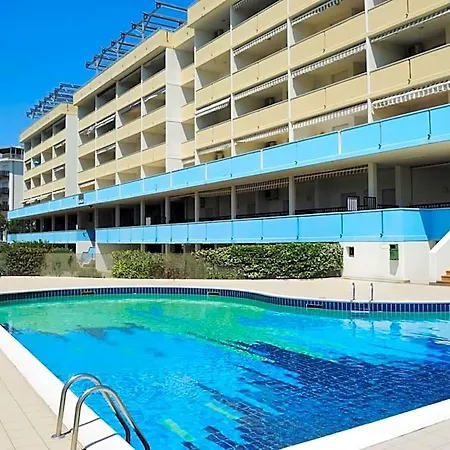 Enjoy The Breeze In Our Colorful Flat Μπιμπιόνε