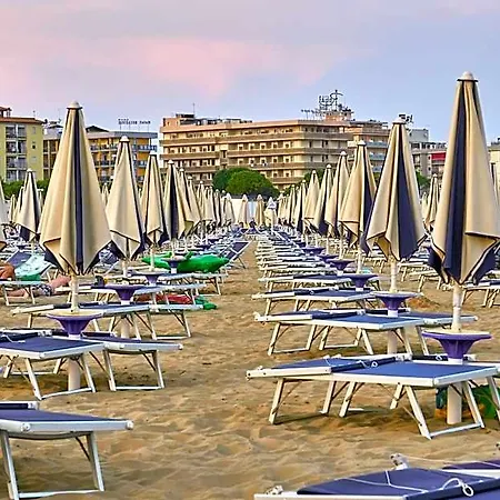 Enjoy The Breeze In Our Colorful Flat * Μπιμπιόνε