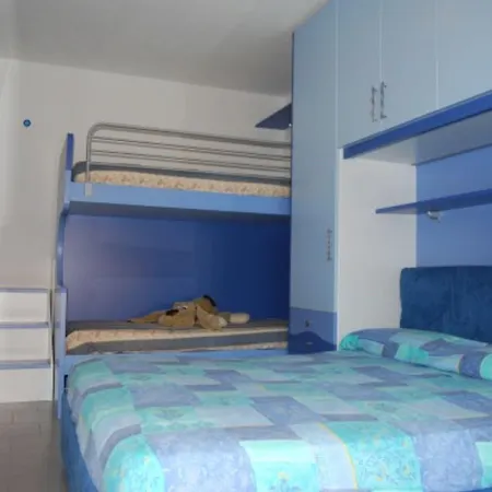 Enjoy The Breeze In Our Colorful Flat Μπιμπιόνε
