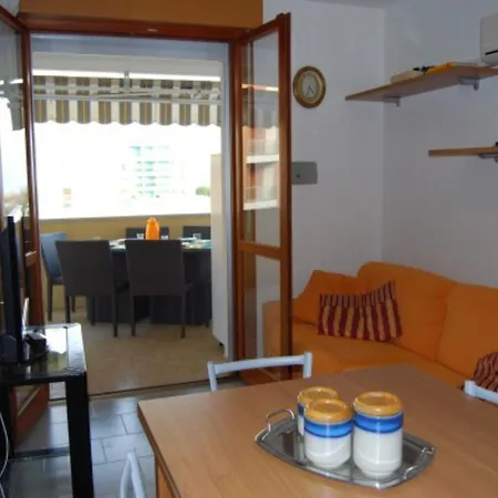 Enjoy The Breeze In Our Colorful Flat Бібіоне
