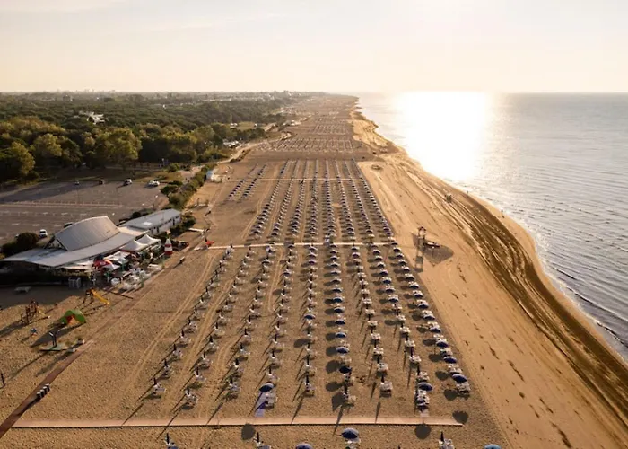 Enjoy The Breeze In Our Colorful Flat Апартаменти Бібіоне