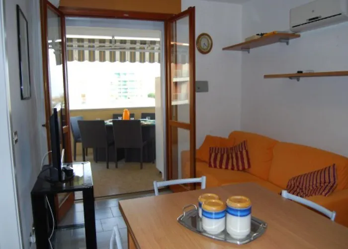 Enjoy The Breeze In Our Colorful Flat *