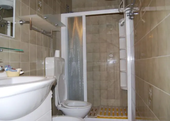 Апартаменти Enjoy The Breeze In Our Colorful Flat